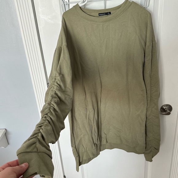 Solutions. Sweaters - *GUC*Sz M*Solutions*sweater